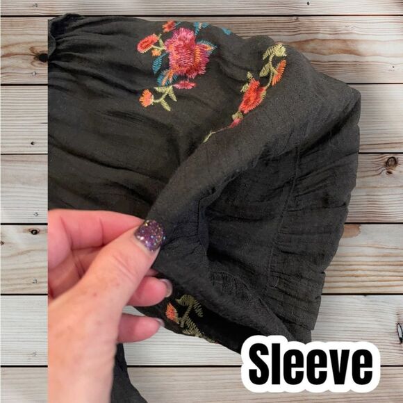 Umgee USA open shoulder short sleeve floral embroidered flowy top size M - Picture 3 of 11